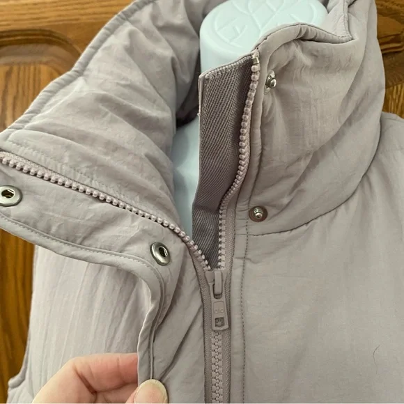 Alo Gold Rusher Puffer Vest Light Purple Women’s Sz Small Comfy Warm RARE COLOR - Picture 10 of 13
